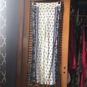 Wide leg pants never worn still has the tag on!